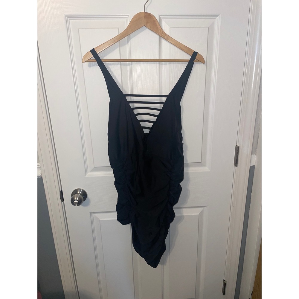 Torrid Black Ruched One Piece Swimsuit Strappy Back Size 4 pre owned